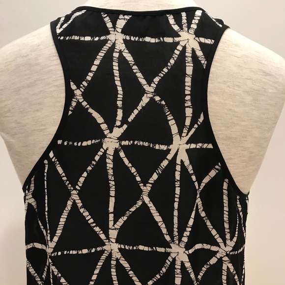 ALC black & white geometric print silk tank top. Excellent used condition. Sz M. - Picture 10 of 10
